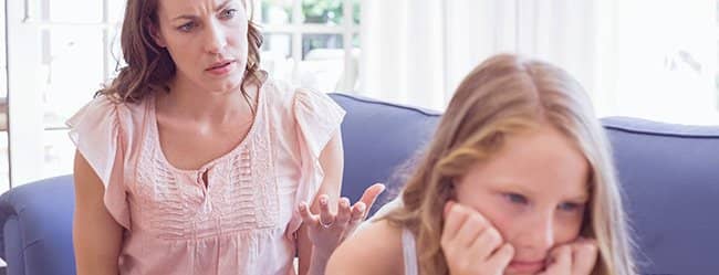 Mutter streitet mit Tochter weil neuer Partner mit Kind Probleme ergibt
